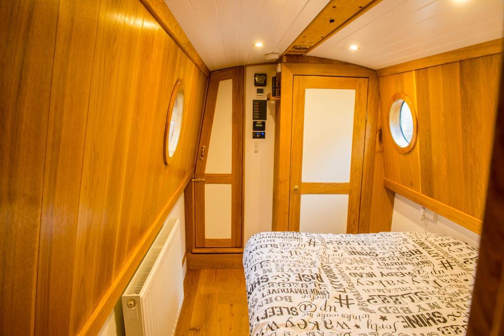 Narrowboat Puzzle Hotel Ely Ngoại thất bức ảnh